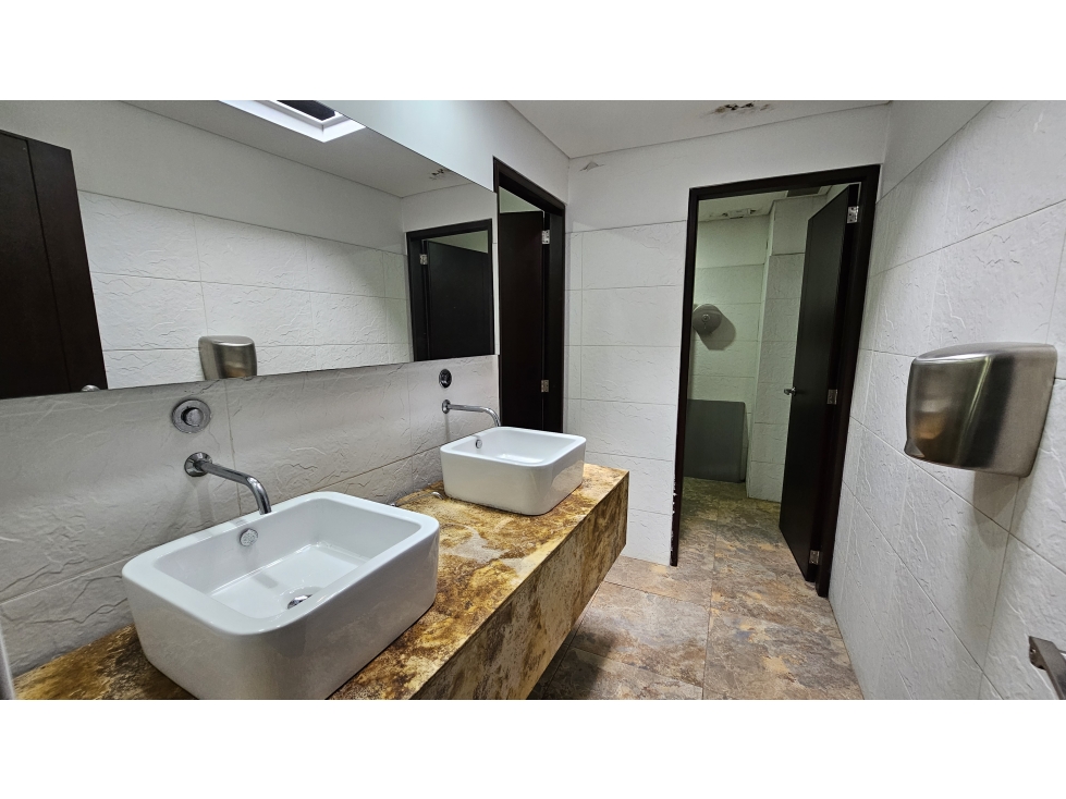 ARRIENDO EDIFICIO DE OFICINAS EN ZONA URBANA DE CHIA (IC) - 4