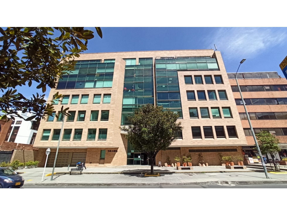 ARRIENDO / VENDO OFICINA 725 M² EN CHICÓ (IC)