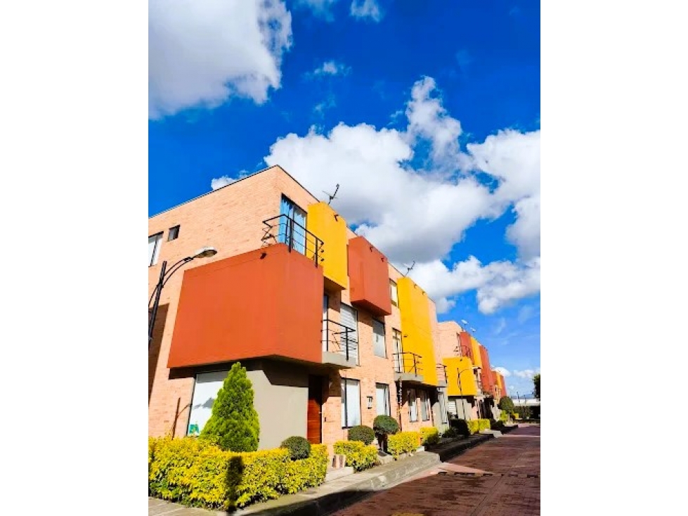 SE ARRIENDA ESPECTACULAR CASA EN PALO ALTO, MOSQUERA (CUND)