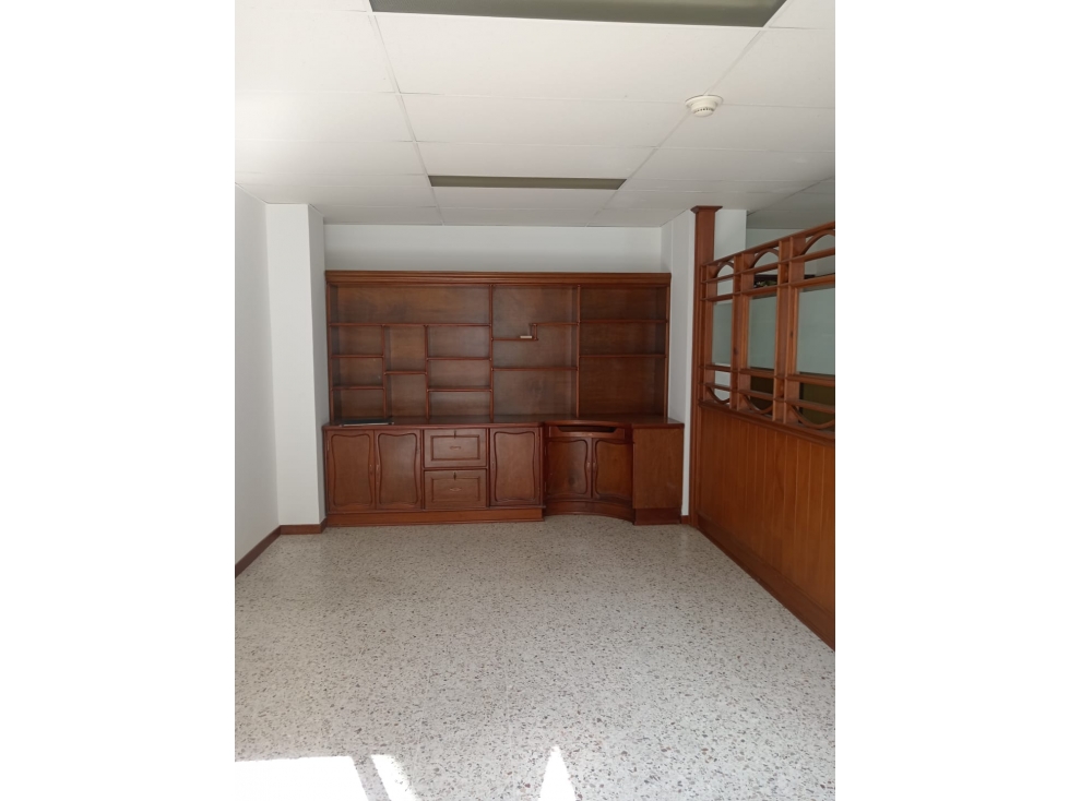 SE ARRIENDA OFICINA CENTRO EMPRESARIAL SURAMERICANA - 5