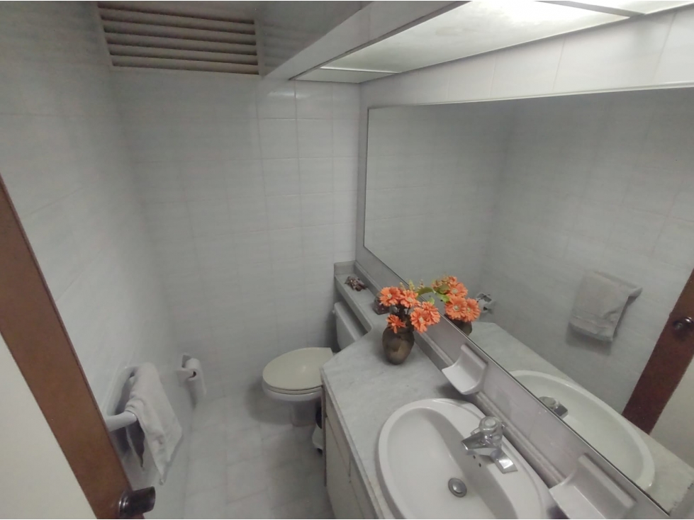 SE VENDE HERMOSO APARTAMENTO CABECERA — foto 2
