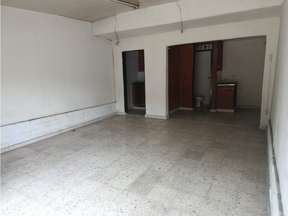 Local #2, 3 Cll 70 Nororiente posibilidad parqueo y vivienda opcional