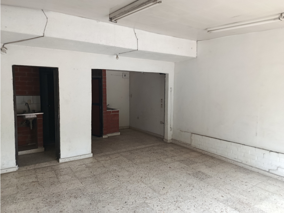 Local #2, 3 Cll 70 Nororiente posibilidad parqueo y vivienda opcional — foto 2