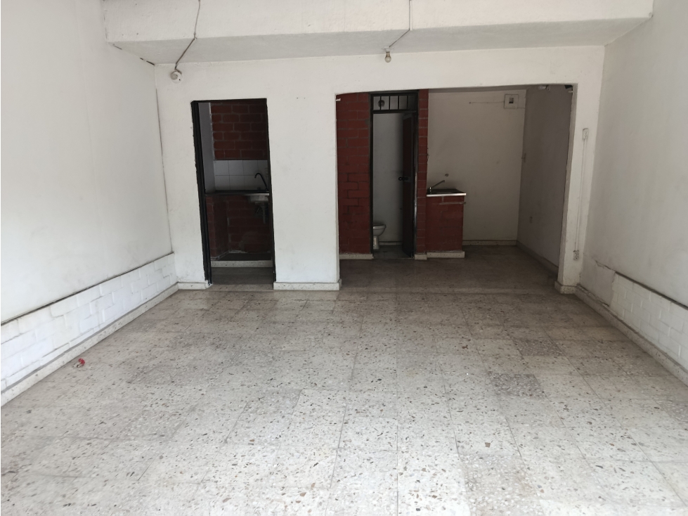 Local #2, 3 Cll 70 Nororiente posibilidad parqueo y vivienda opcional — foto 4