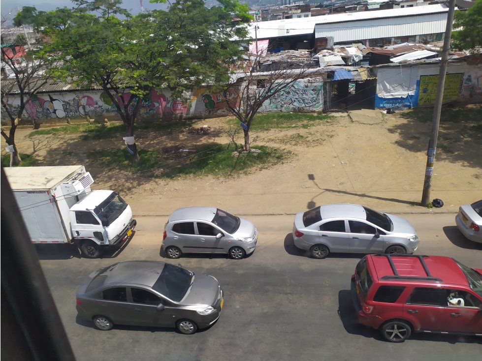 Vendo Edificio frente a santa elena barrio el jardín sobre calle 25 — foto 2