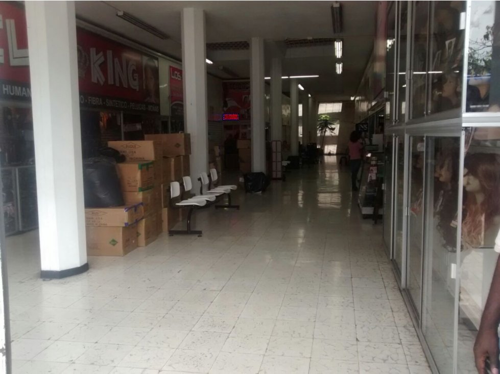 Local Comercial 105 Barrio San Pedro Belleza Plaza — foto 4