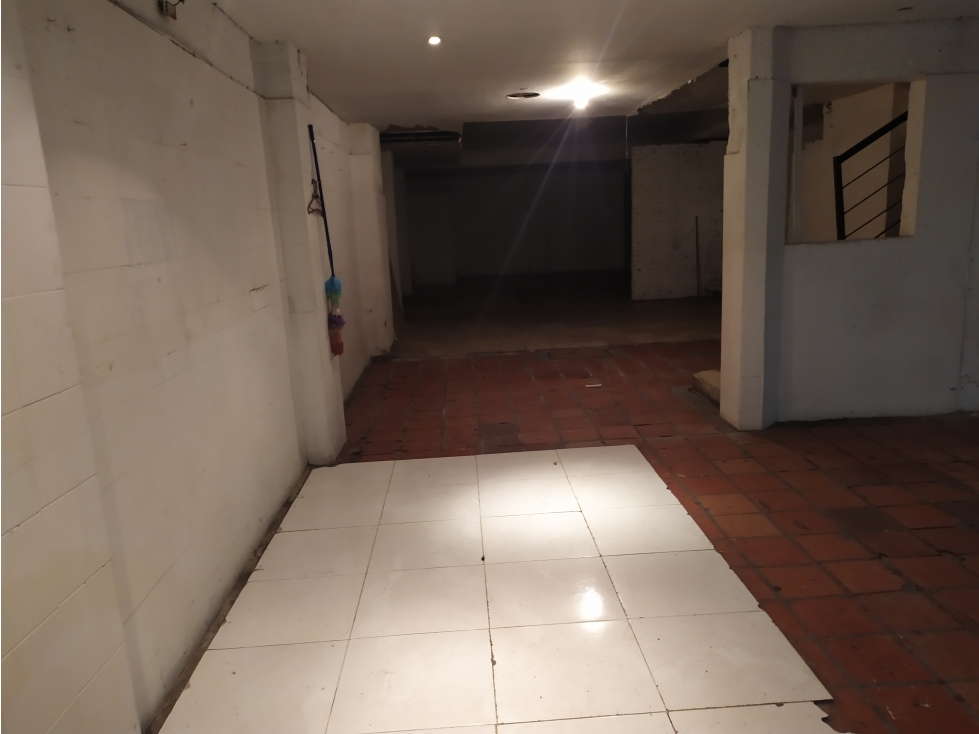 Vendo Edificio frente a santa elena barrio el jardín sobre calle 25 — foto 4