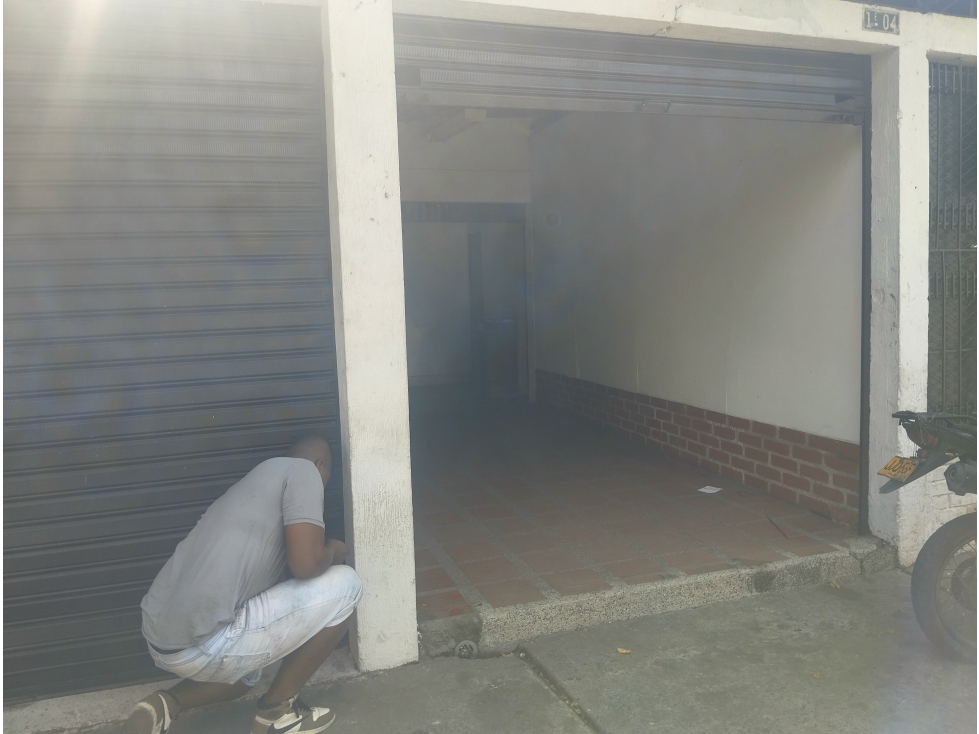 Local comercial #4 Calle 70 Nororiente posibilidad parqueo G2L4 — foto 4