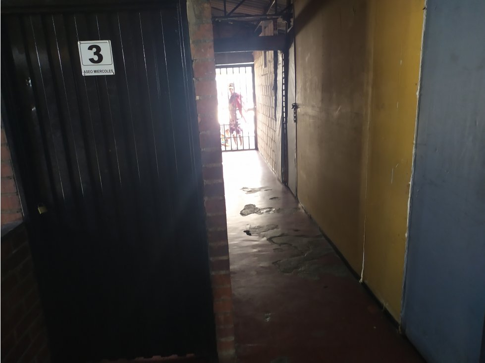 Vendo Edificio frente a santa elena barrio el jardín sobre calle 25 — foto 5