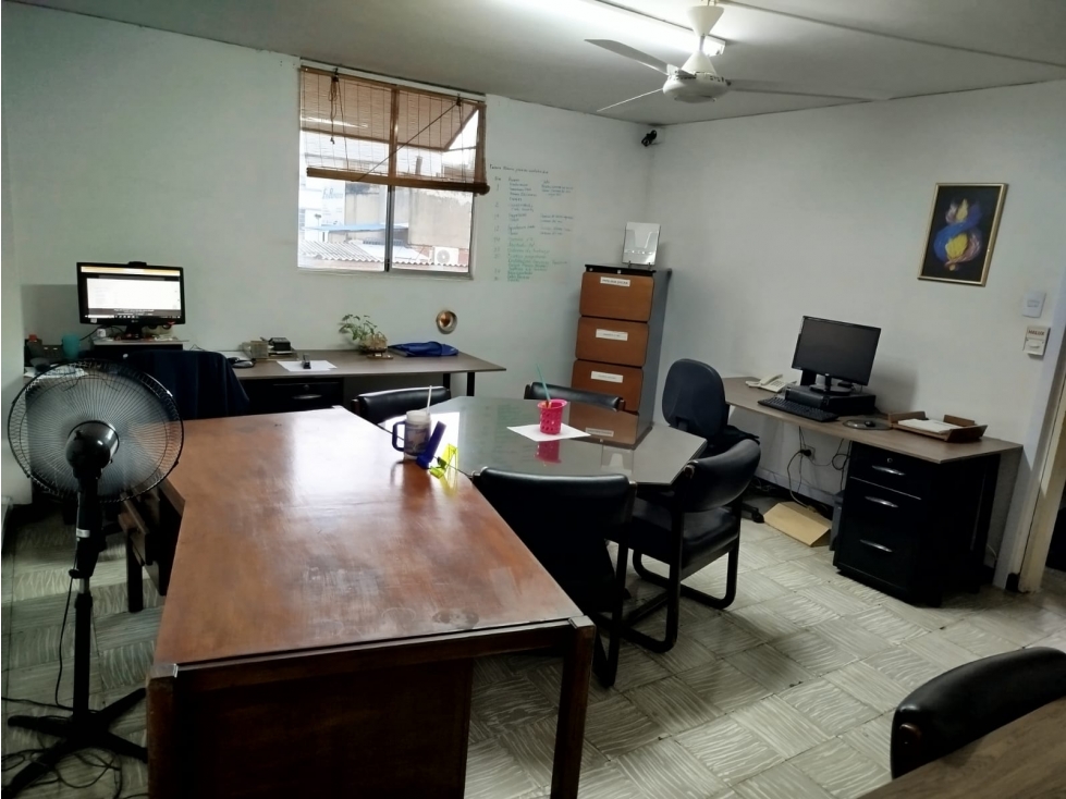 Alquilo Bodega- Oficina sector especializado en Belleza San Pedro — foto 4