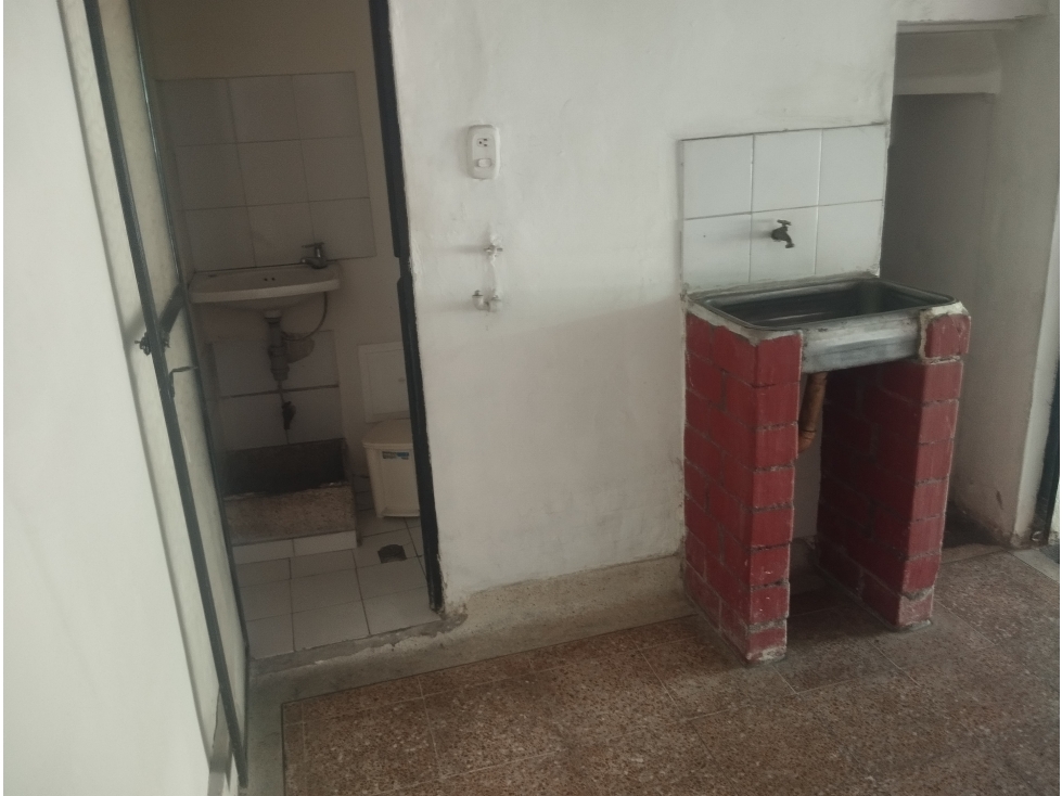Local comercial #4 Calle 70 Nororiente posibilidad parqueo G2L4 — foto 5