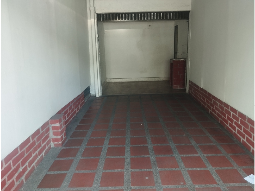 Local comercial #4 Calle 70 Nororiente posibilidad parqueo G2L4