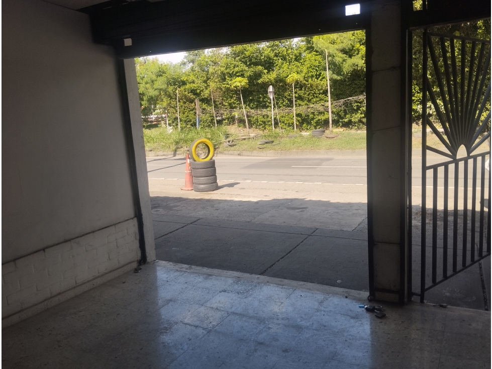 Local #2, 3 Cll 70 Nororiente posibilidad parqueo y vivienda opcional — foto 6