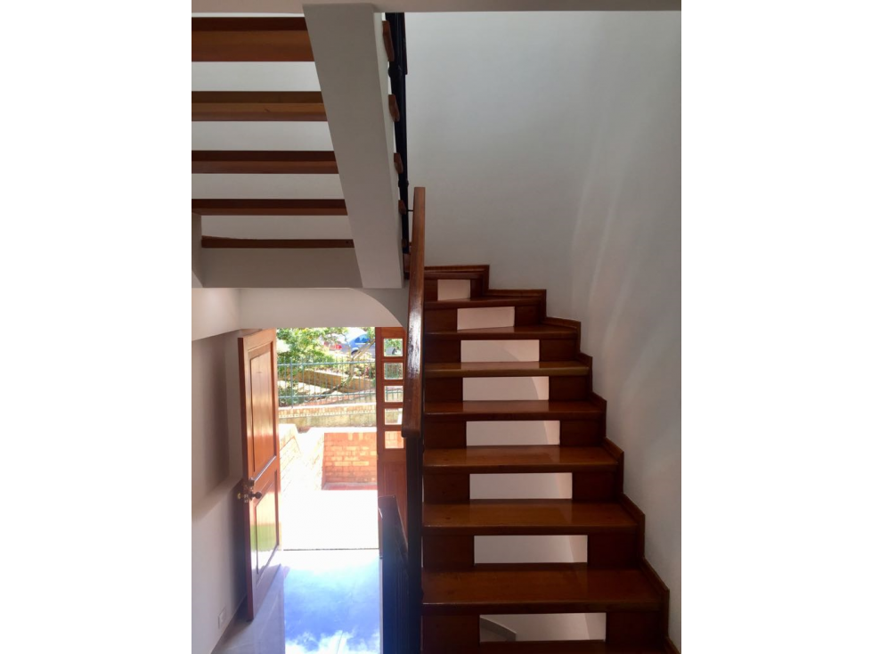 Bogotá,vendo casa esquinera en gratamira area 282 mts — foto 3