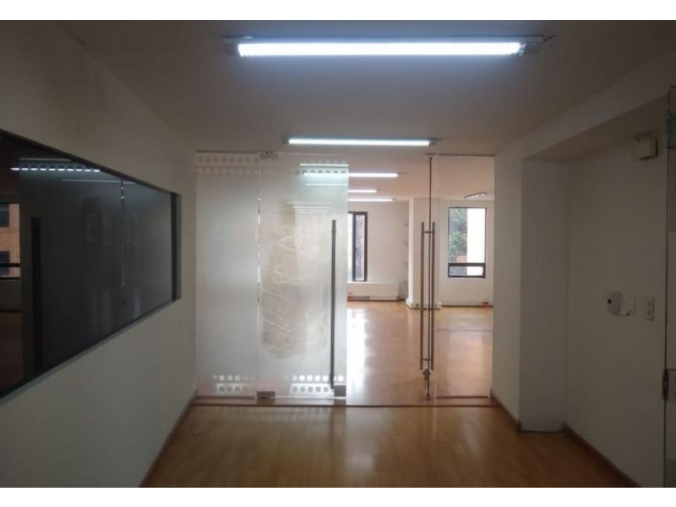 Bogota arriendo oficina en la porcincula area 343 mts — foto 6