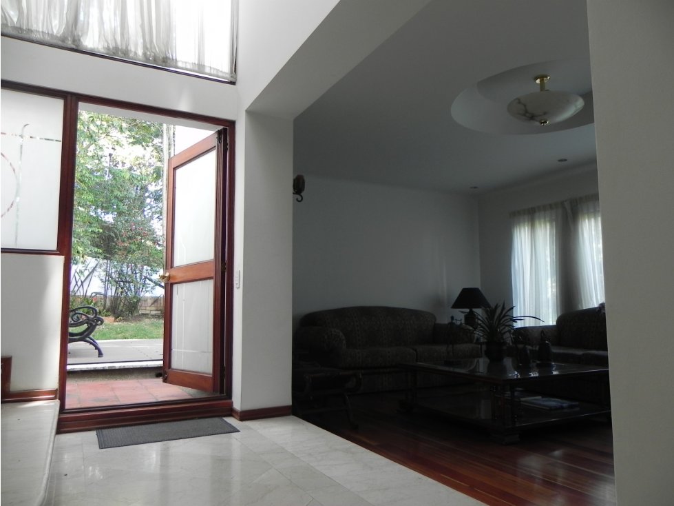 Bogota vendo casa en gratamira area 380 mts — foto 3