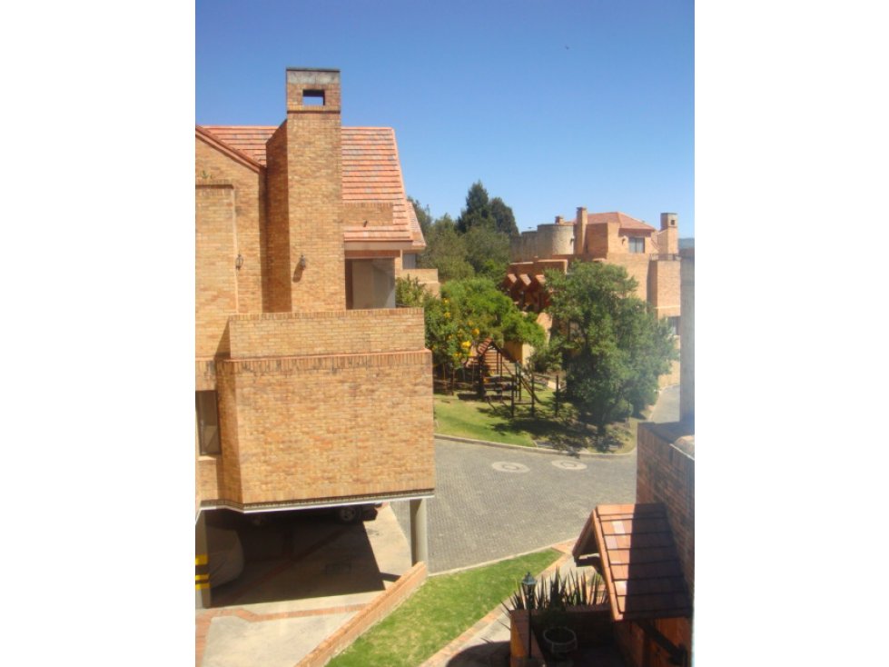 Bogota vendo casa en gratamira area 295 mts