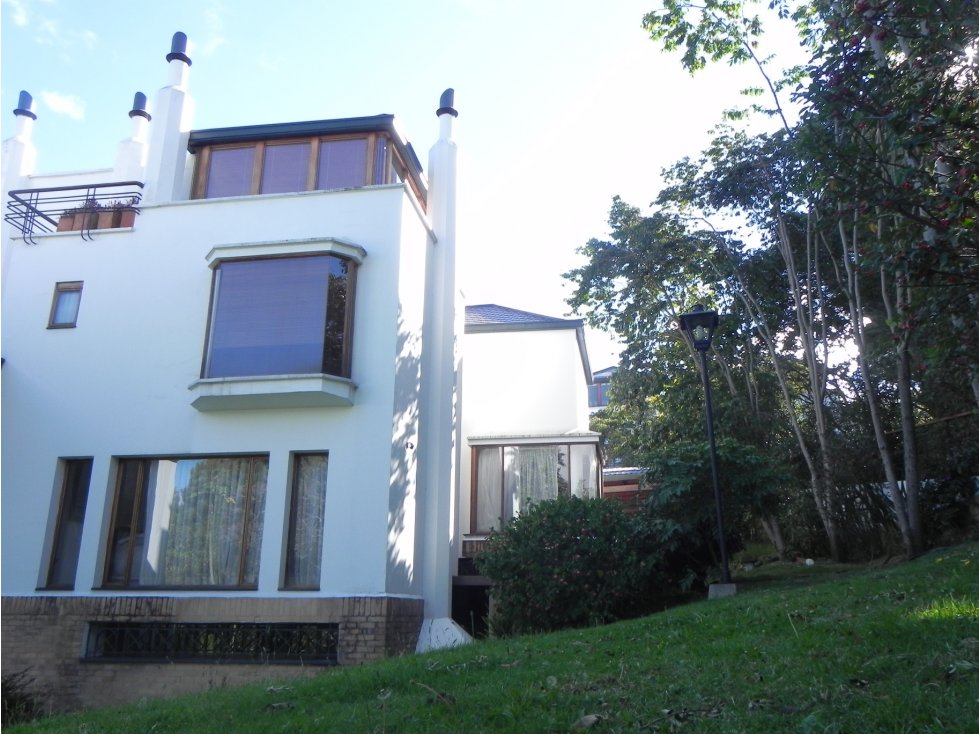 Bogota vendo casa en gratamira area 380 mts