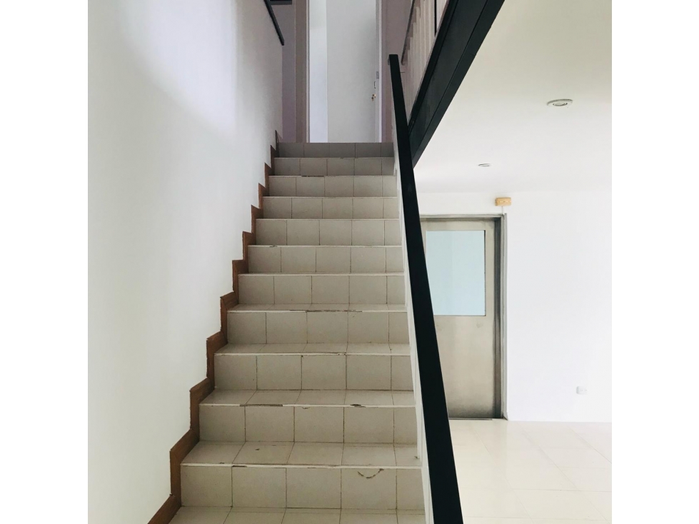 Bogota venta casa en la castellana para inversión area 237.30 mts — foto 4