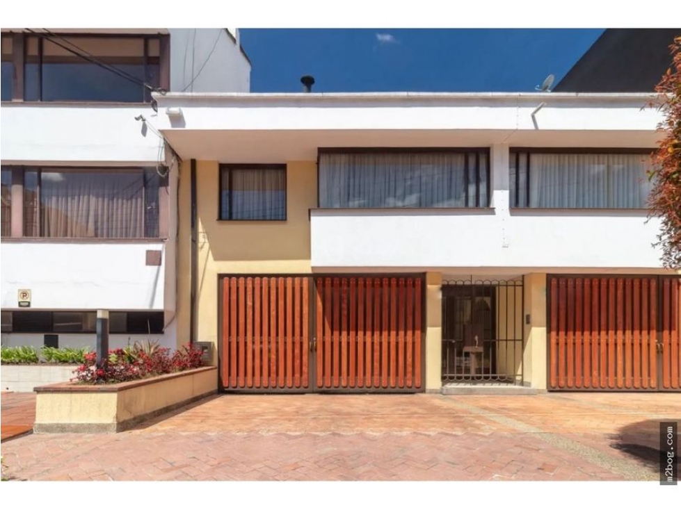 Bogota, vendo casa remodelada en santa barbara area 385 mts