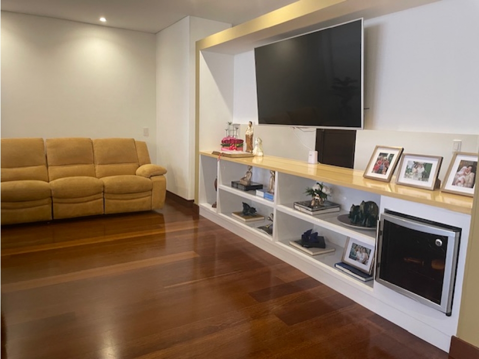Vendo apartamento 270mts + 125mts de terraza Colina Campestre