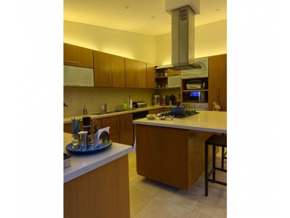 Bogotá, vendo casa en Santa Bárbara alta de 400 metros más jardín — foto 6