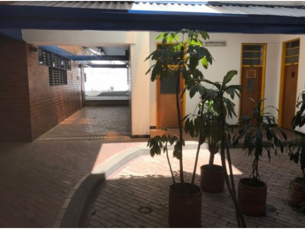 Bogota vendo edificio de 2 casas unidas en chapinero central 2.135 mts — foto 4