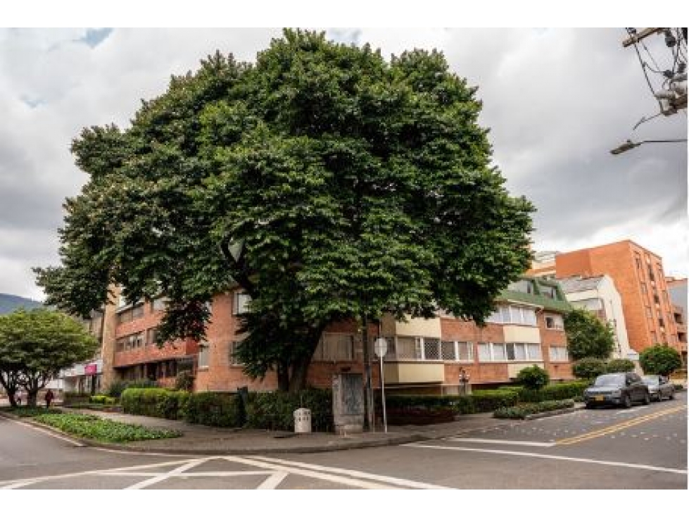 Bogota vendo apto remodelado santa barbara area 257 mts