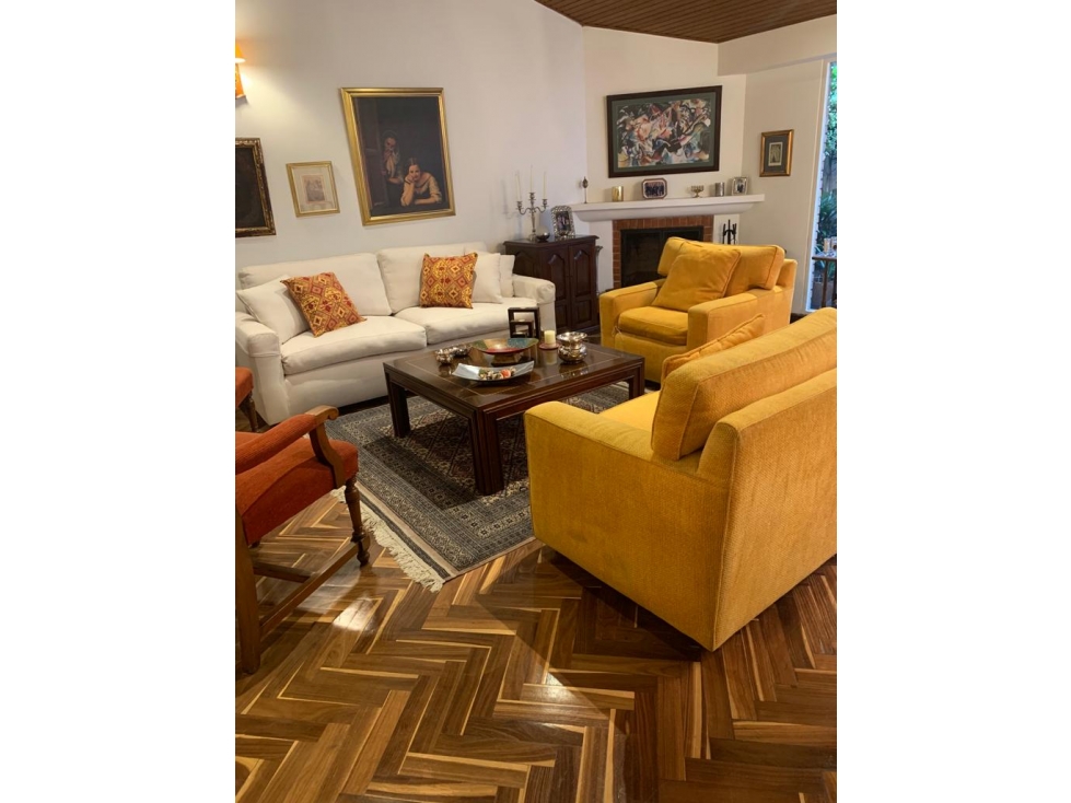 Bogotá, vendo casa remodelada en Lisboa área 235 metros
