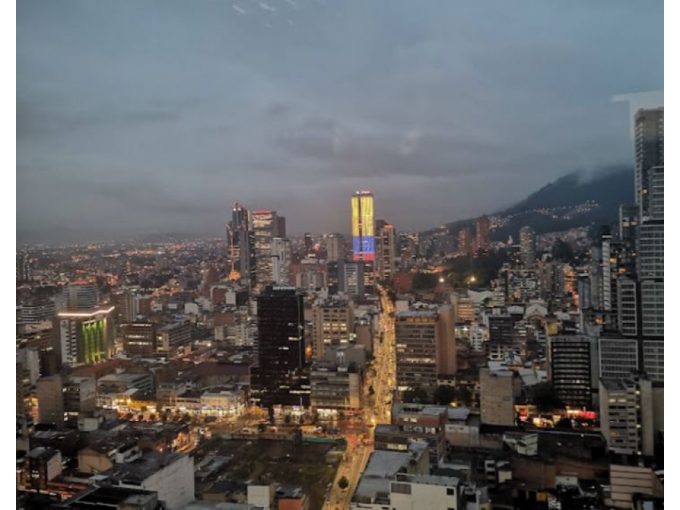 Bogota arriendo oficina en el edificio avianca area 600 mts
