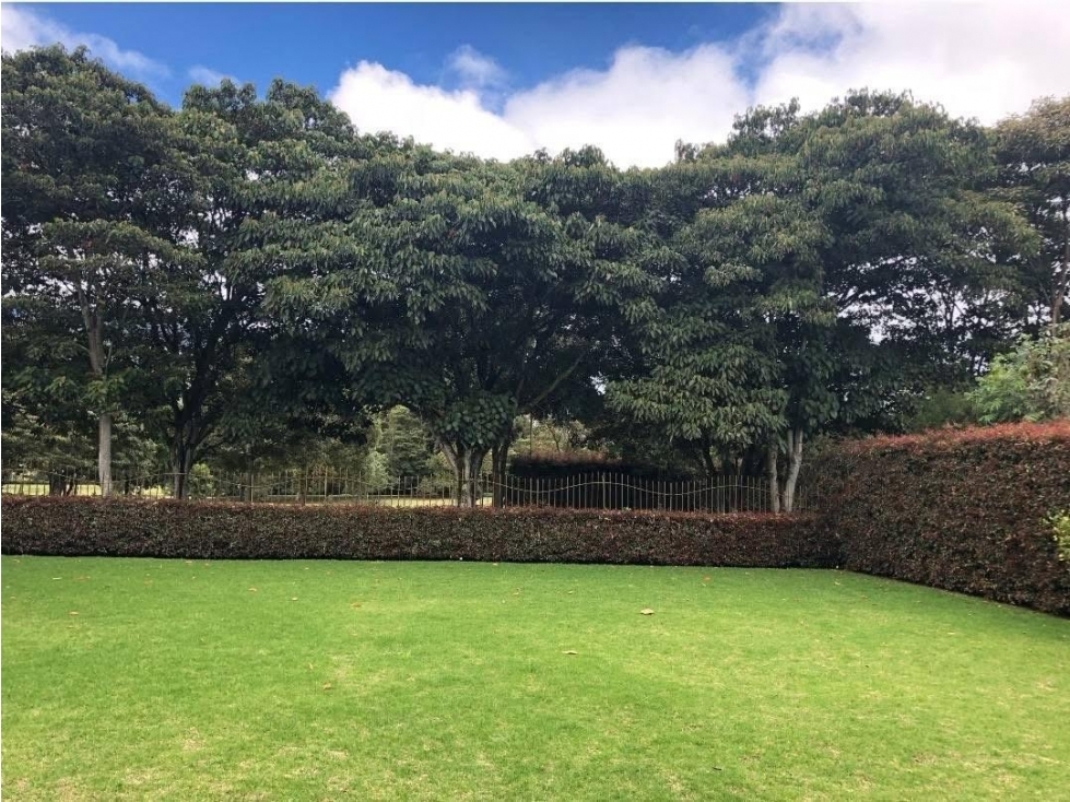 Bogotá, vendo casa en San Simón de 315 M más terrazas