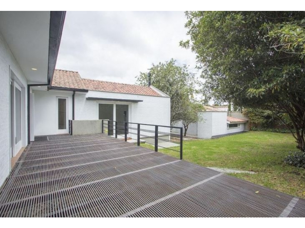 Boogta vendo casa remodelada en santa ana oriental area 655 mts — foto 3
