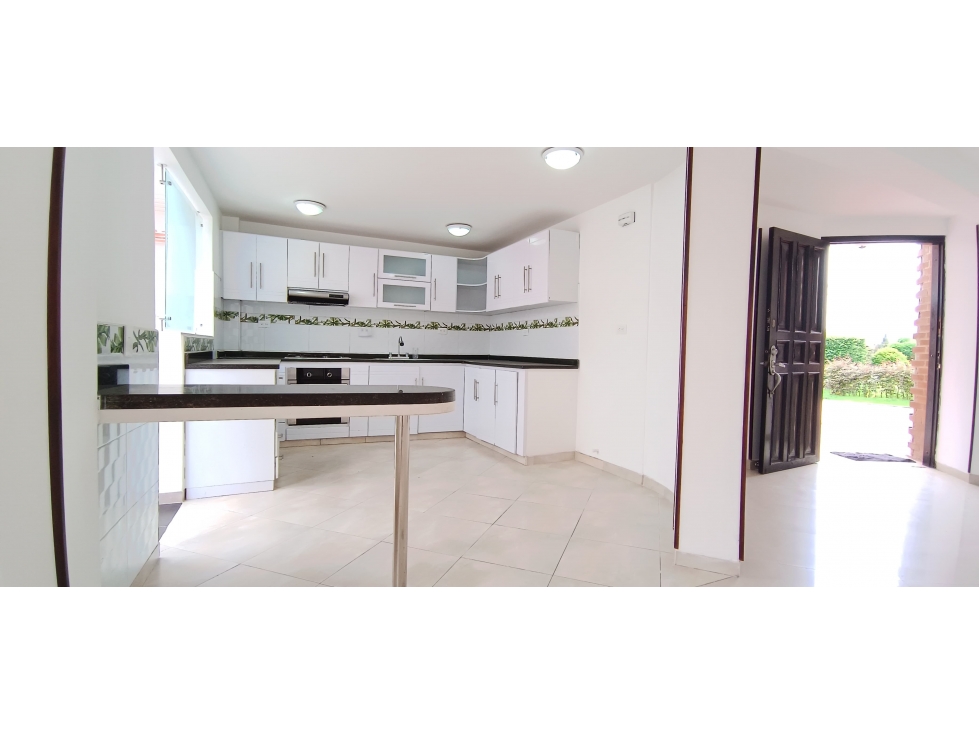 CASA EN VENTA EN COTA 4 HABITACIONES, ZONA BBQ Y SEGURIDAD 24/7 — foto 6