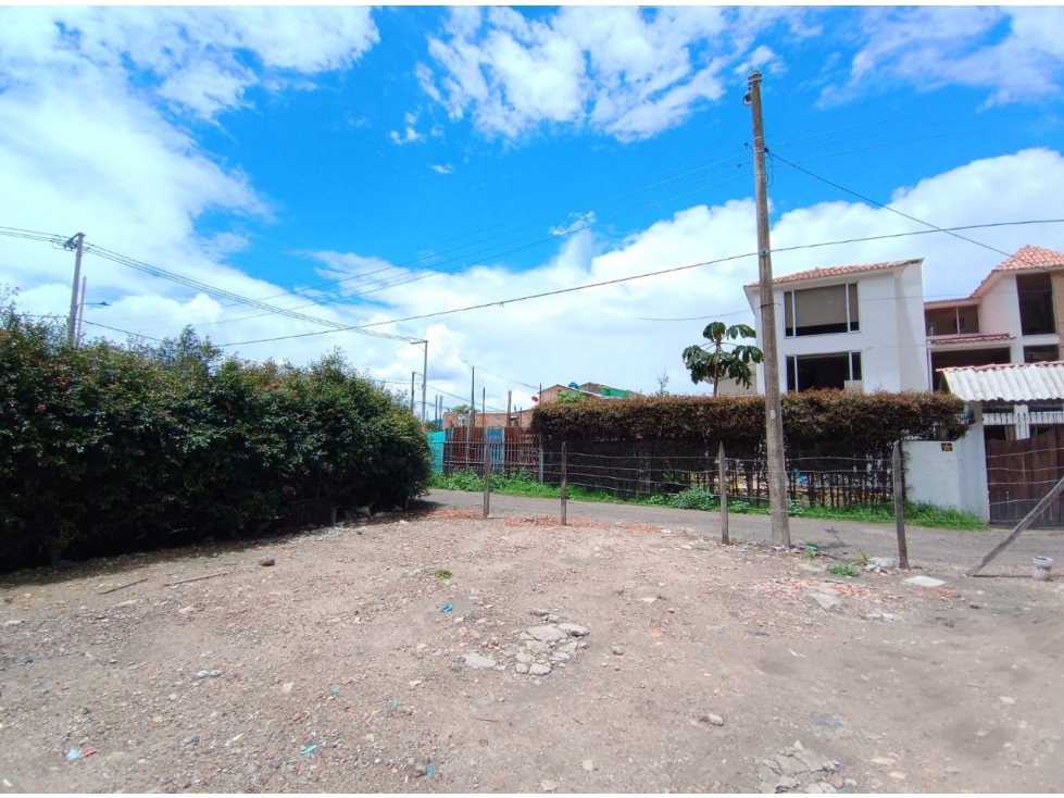 VENDO LOTE USO RESIDENCIAL COTA - 4