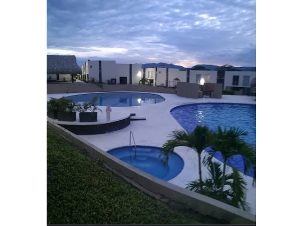 VENDO CASA EN CONDOMINIO CON PISCINA RICAURTE