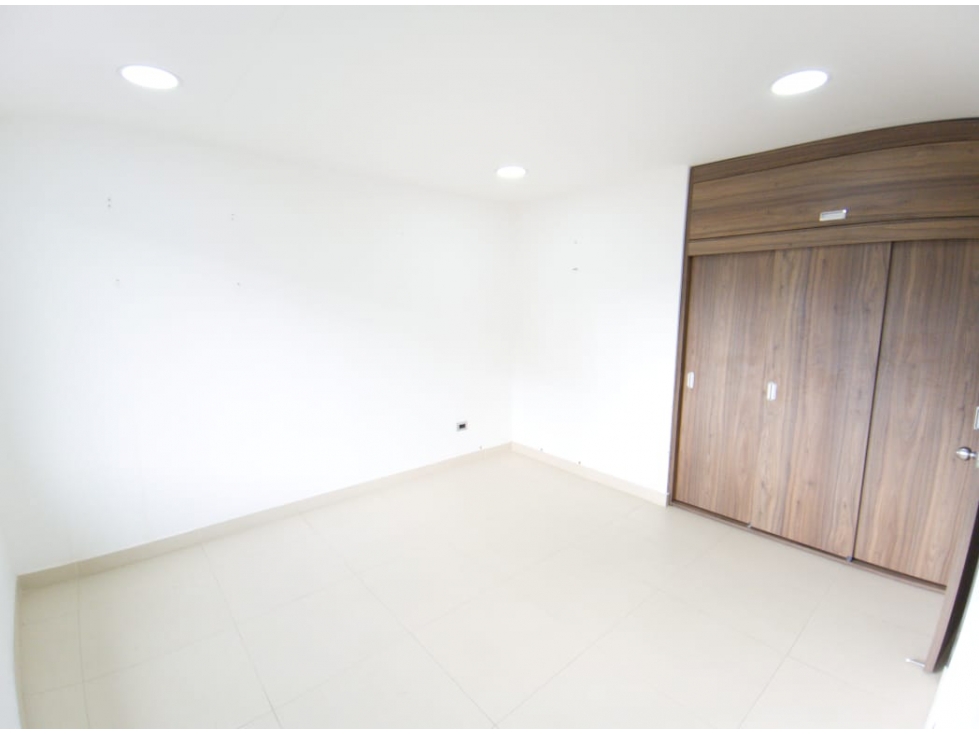Arriendo Locales y Oficinas Comerciales Cota $ 5.000.000 - 4