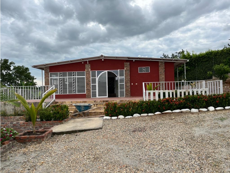 VENDO FINCA CON PISCINA VIA GIRARDOT TOCAIMA