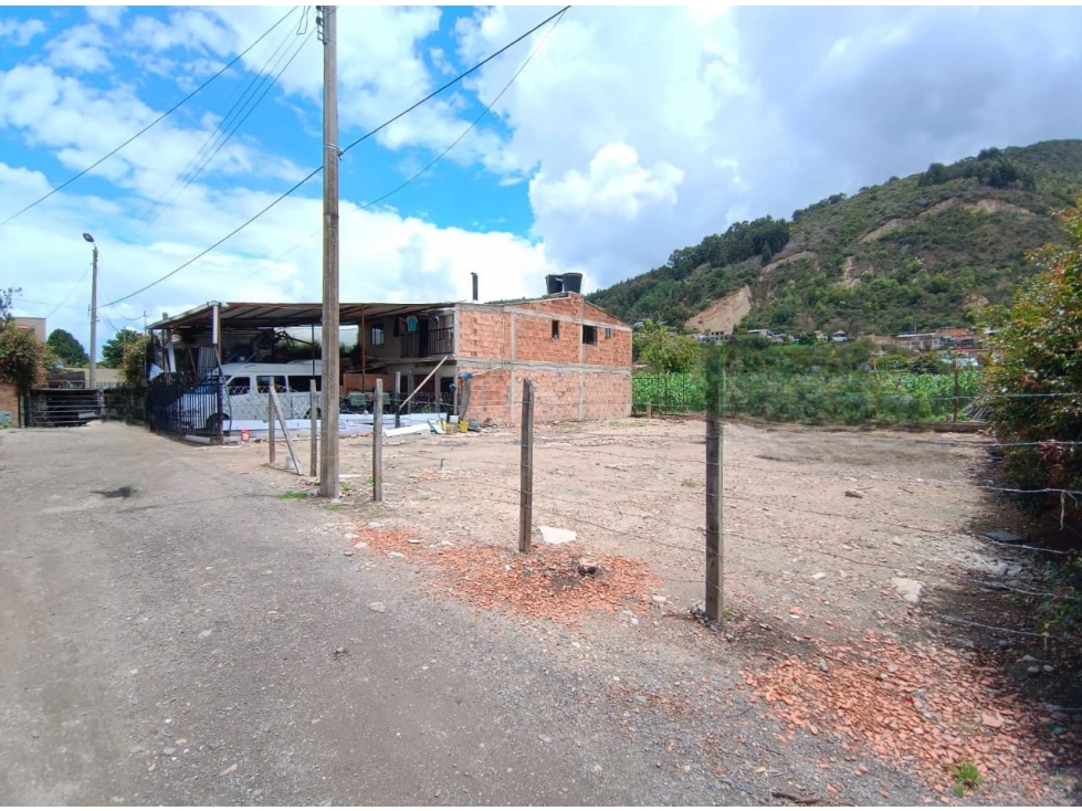 VENDO LOTE USO RESIDENCIAL COTA - 5