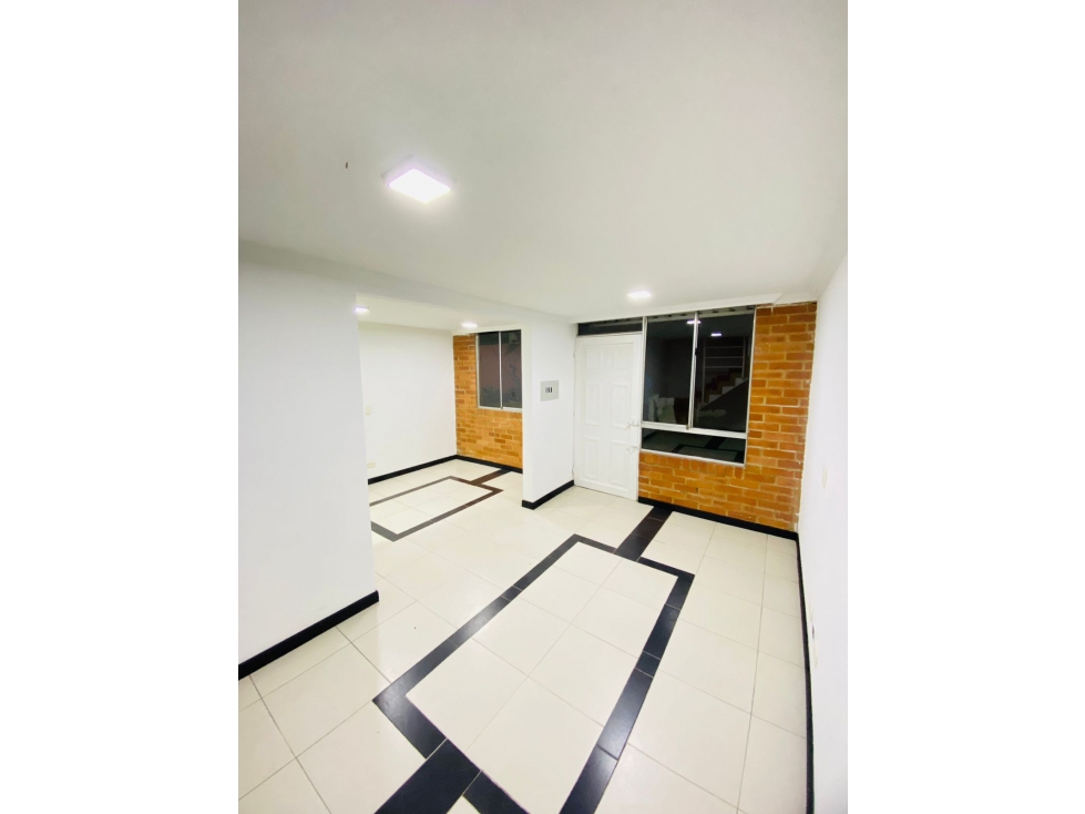 Casa en Venta en conjunto cerrado Funza - 1