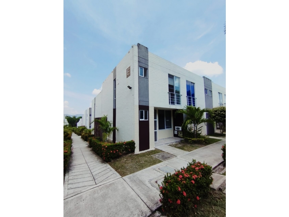 CASA EN CONDOMINIO CON PISCINA RICAURTE