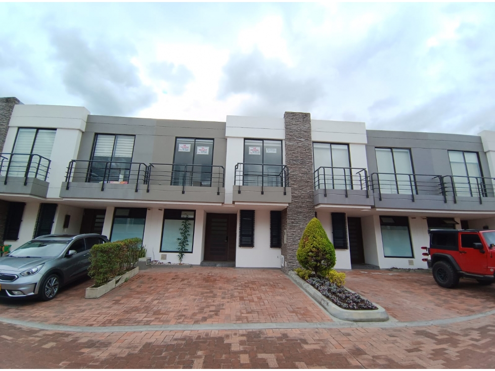 VENTA CASA EN CONDOMINIO SUMMER HILL COTA $ 710.000.000