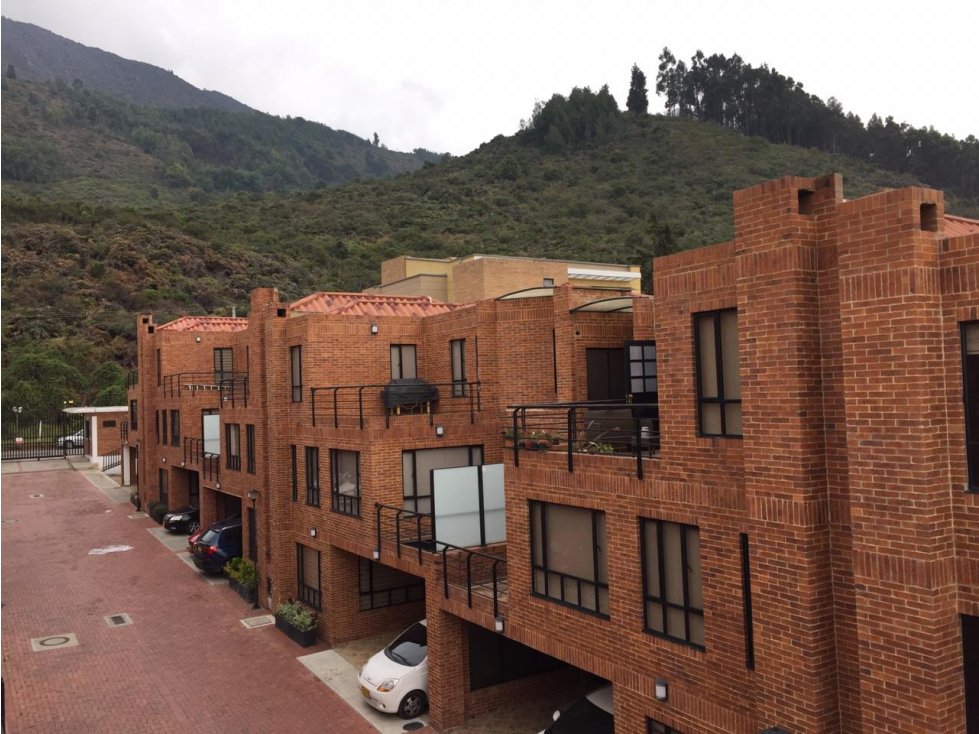 CASA 3 NIVELES CONJUNTO VENTA COTA 800 Millones - 2