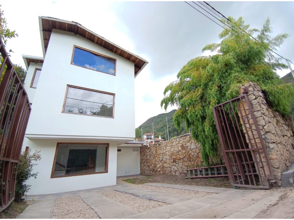 ARRIENDO $ 3.200.000 o VENTA Casa Rural para estrenar Cota