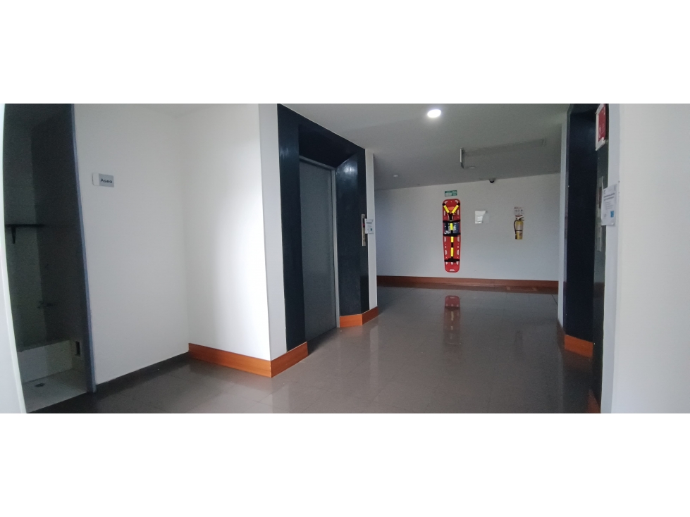 Oficina comercial en VENTA zona industrial Cota - 5
