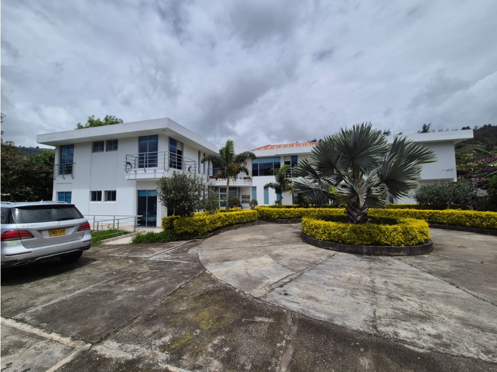 VENTA FINCA LUJO - UNE, CUNDINAMARCA : 480m², 5 ALCOBAS. VÍA AL LLANO — foto 2
