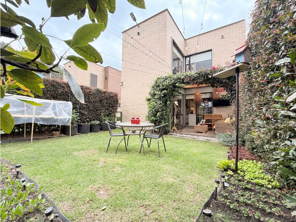 Venta de Casa en conjunto cerrado $ 850.000.000