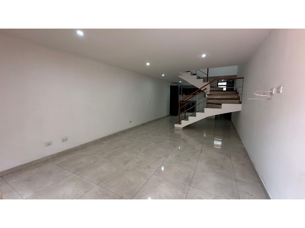 Arriendo Casa en Cota Centro $ 3.000.000 - 4