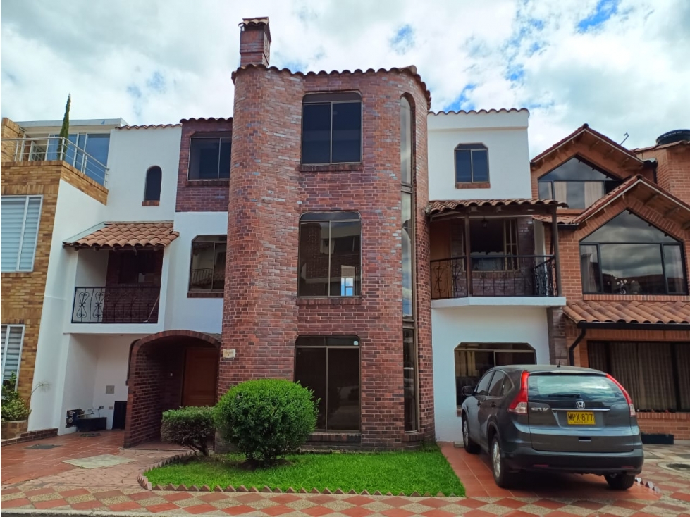 Vendo Casa en conjunto cerrado rentable dos Apartamentos cota