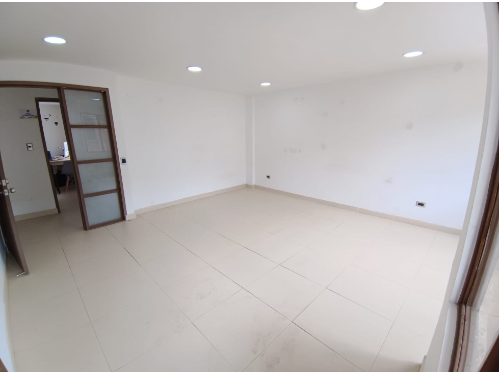 Arriendo Locales y Oficinas Comerciales Cota $ 5.000.000 - 6