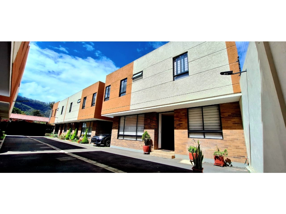 Casa en Venta en Cota centro Conjunto Cerrado